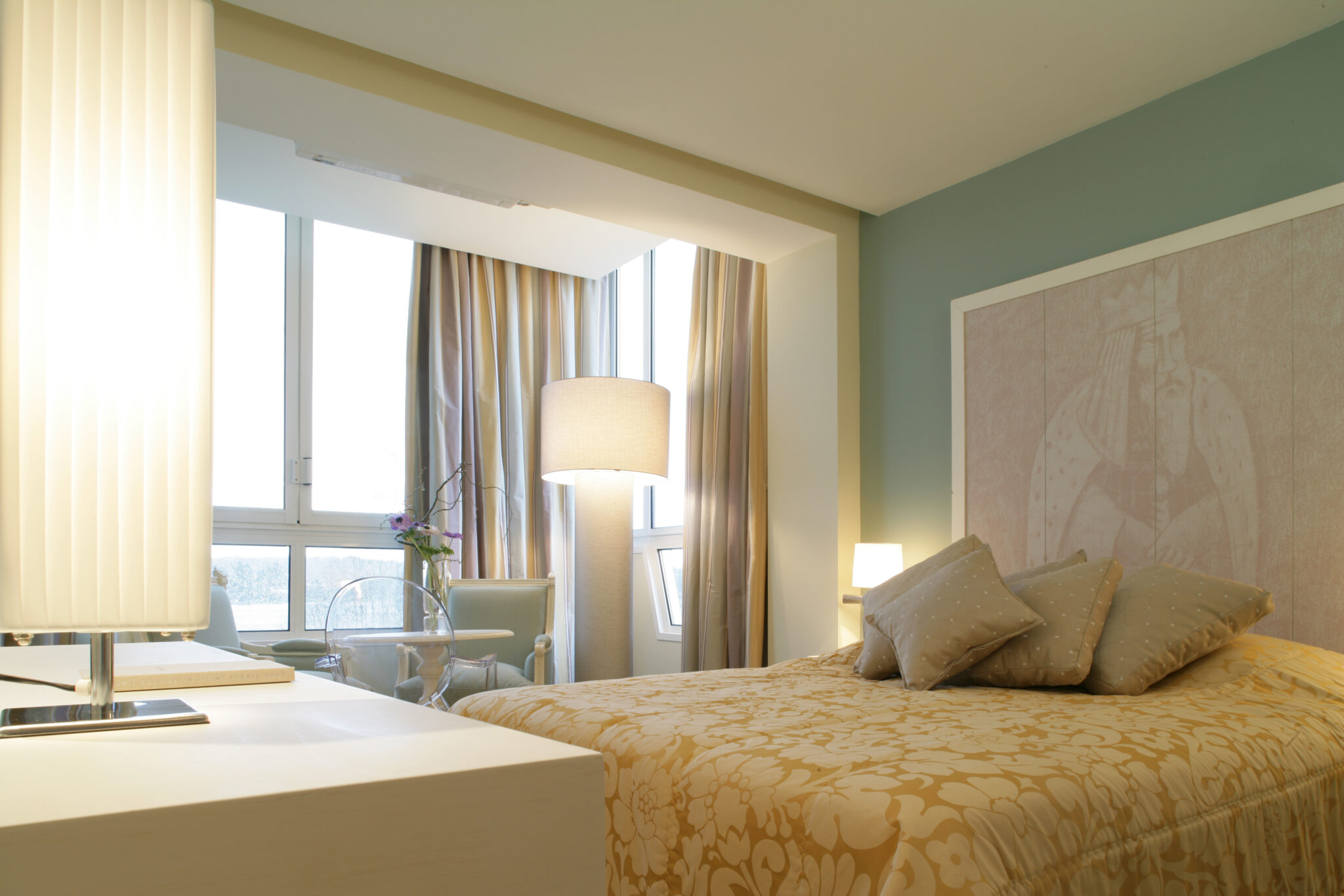 Photo - Junior Suite Vue Lac & Terrasse CHAMBRE prestige hotel roi arthur