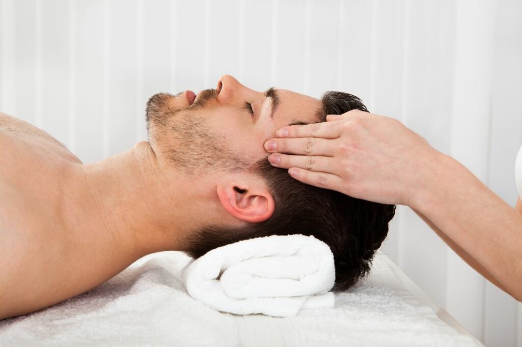 Photo - Soins visage personnalisé masculin soin visage decouverte homme hotel roi arthur